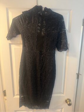 Express Black Lace Midi Sheath Dress High Neck Half Sleeve Lined Size 6